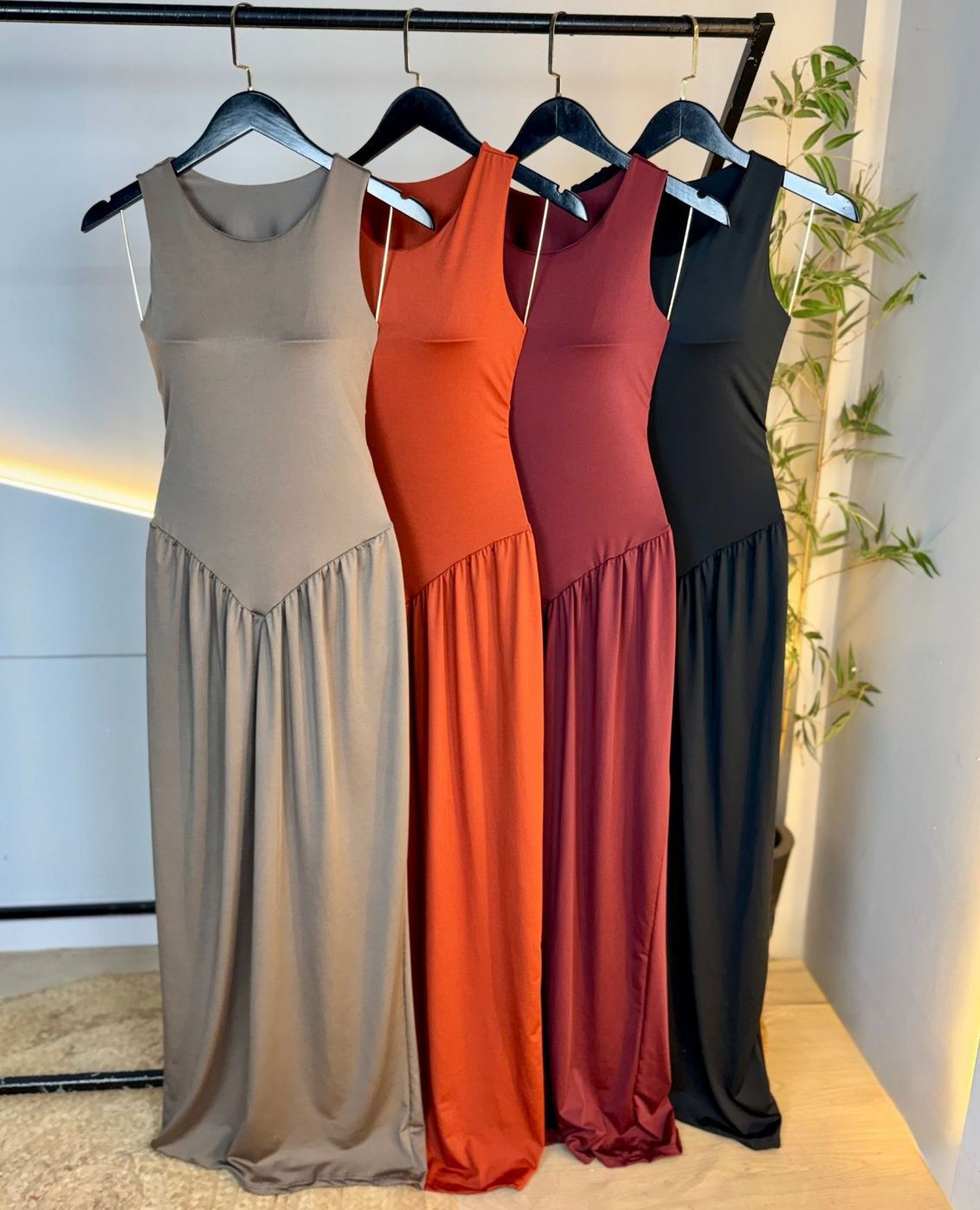 Vestido Longuete Sem Manga – Elegância, Conforto e Versatilidade